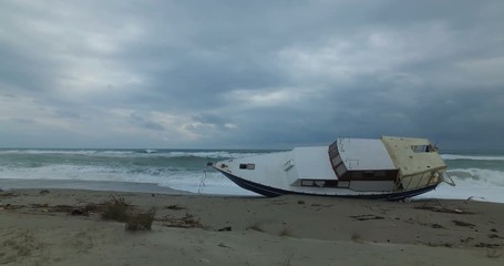 A fost găsită o vâslă ce ar putea fi de la barca pescarilor!
